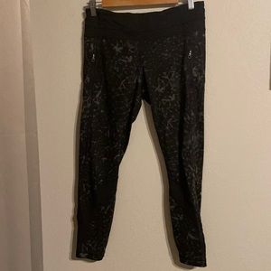 Lululemon leggings size 8 24 inch inseam black/gray
